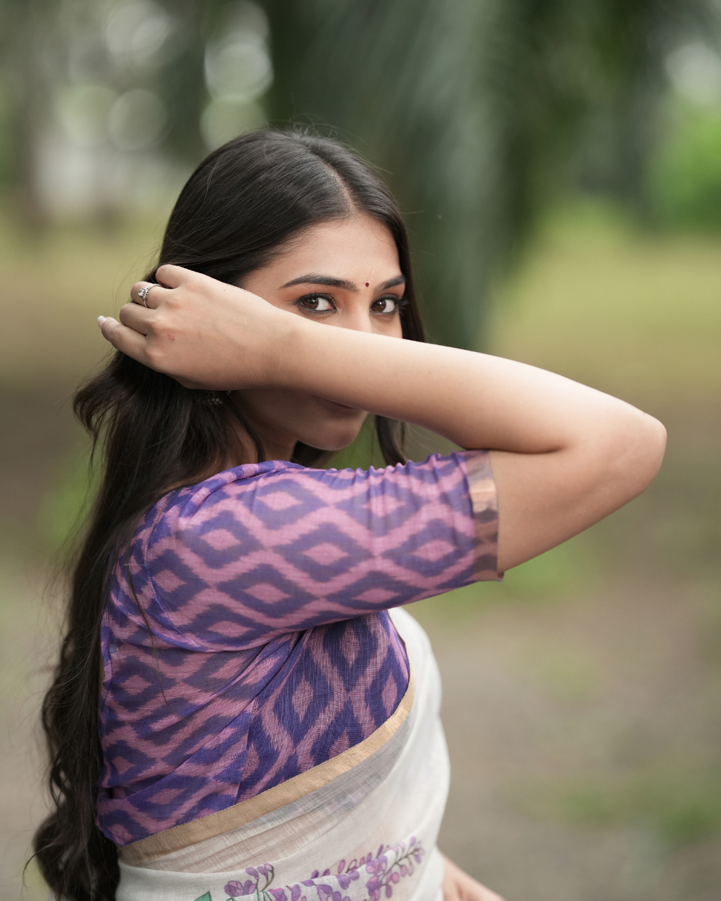 Off-White Lavender Floral Printed Linen Saree