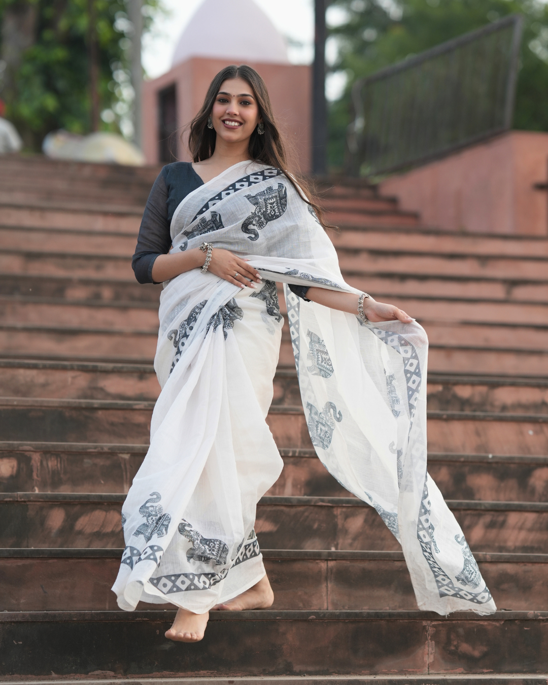Monochrome White Elephant Motif Linen Saree