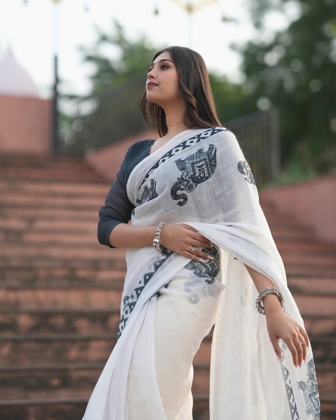 Monochrome White Elephant Motif Linen Saree